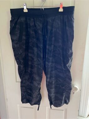 RBX Women’s Black / Grey Camo Athletic Capris